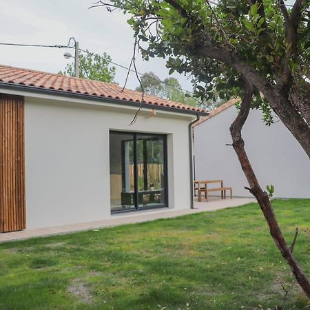 Charmante Maison Neuve Au Lac D'オータン エクステリア 写真
