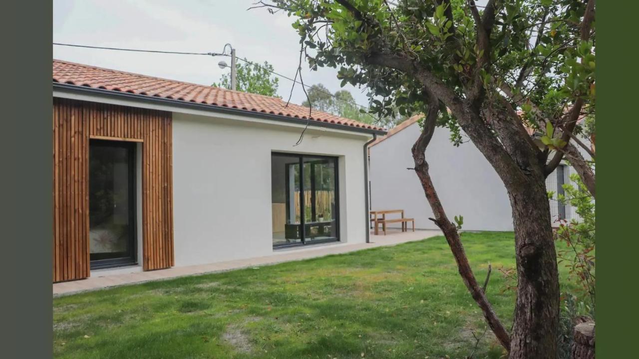 Charmante Maison Neuve Au Lac D'オータン エクステリア 写真