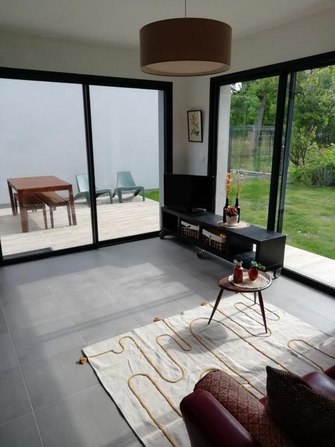 Charmante Maison Neuve Au Lac D'オータン エクステリア 写真