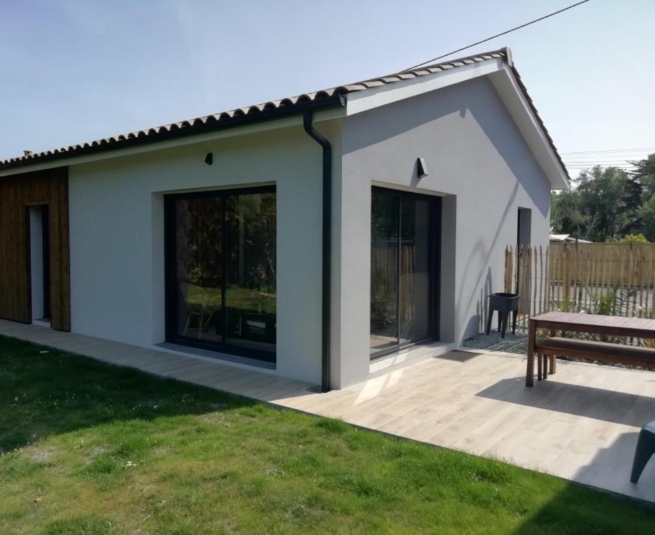 Charmante Maison Neuve Au Lac D'オータン エクステリア 写真
