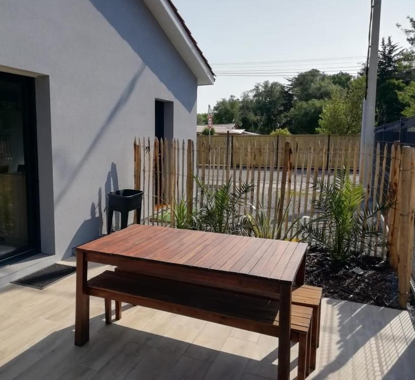Charmante Maison Neuve Au Lac D'オータン エクステリア 写真