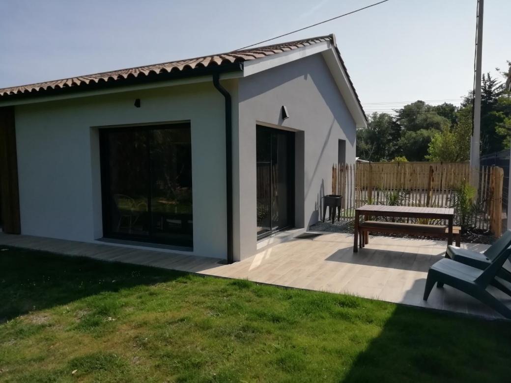 Charmante Maison Neuve Au Lac D'オータン エクステリア 写真
