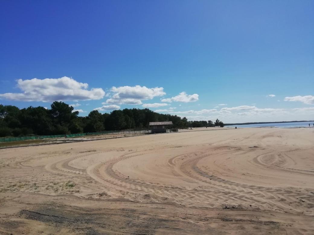 Charmante Maison Neuve Au Lac D'オータン エクステリア 写真