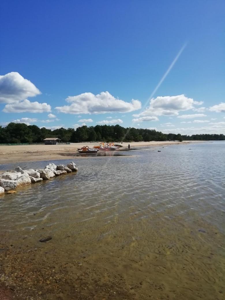 Charmante Maison Neuve Au Lac D'オータン エクステリア 写真