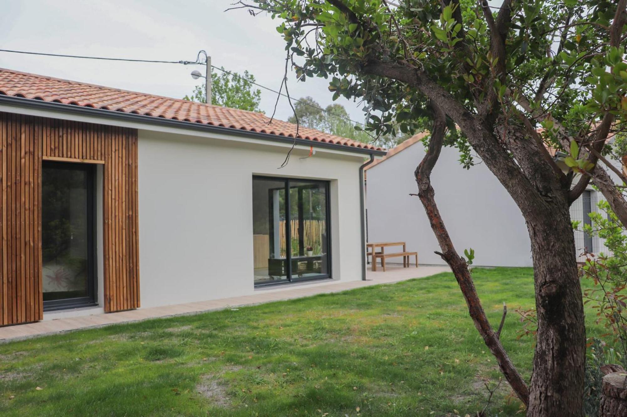 Charmante Maison Neuve Au Lac D'オータン エクステリア 写真